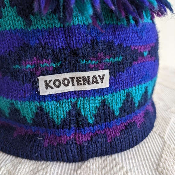 Kootenay warm knit tuque for all the skiing adventures - Picture 2 of 6